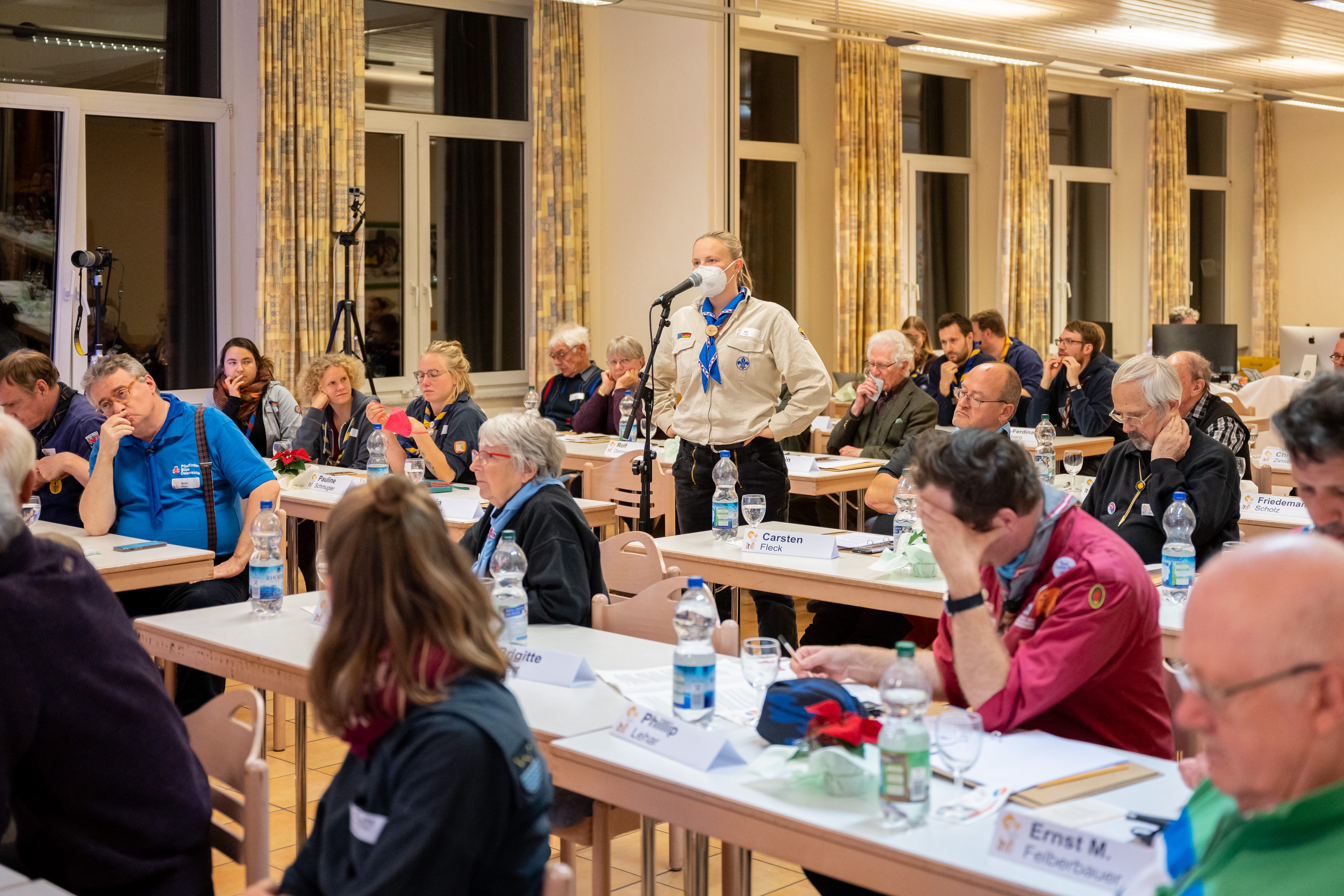 Eine Teilnehmerin der Fachtagung 2021 beteiligt sich an der Diskussion